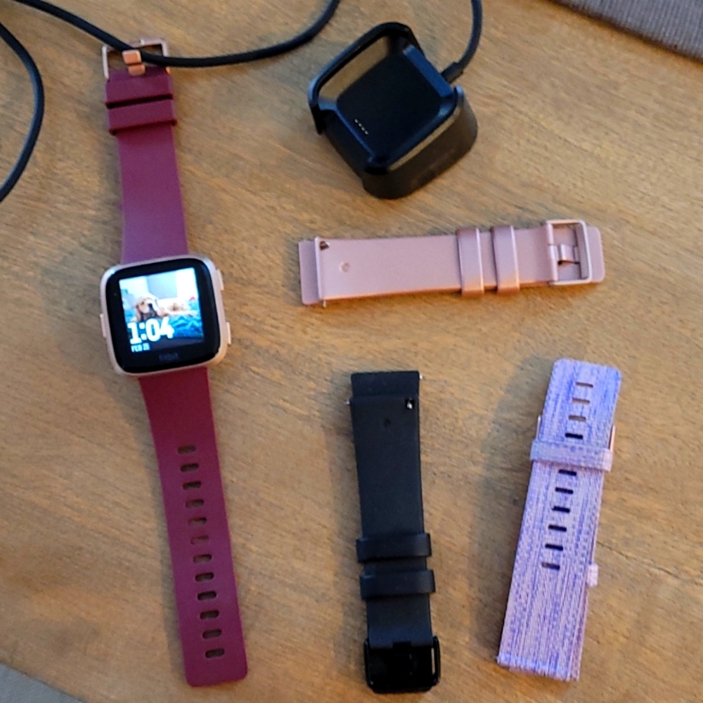 Fitbit Versa bands & charger